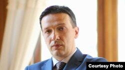 Sarajevo je, i pored svega što je preživjelo tokom rata, bastion multietničnosti i tolerancije, ne samo u odnosu na gradove u Bosni i Hercegovini, već i na gradove u okruženju: Denis Čarkadžić