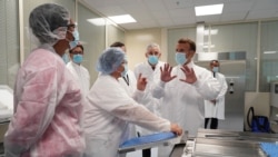 Zvanični Pariz je poručio da je "neprihvatljivo" i "nezamislivo" da kompanija sa sedištem u Francukoj koja "pri tom koristi poreske olakšice po osnovu istraživanja, isporuči vakcine SAD-u pre nego Francuskoj" (predsednik Makron u Sanofiju, juni 2020)