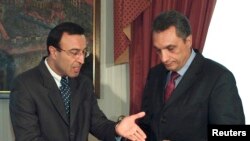 Президентът Петър Стоянов (вляво) и министър-председателят Иван Костов дни преди края на мандата на правителството на ОДС. 23 юли 2001 г.