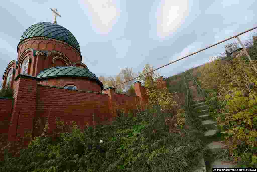 Рядом с родником в 2005-2012 гг. была построена Крестовоздвиженская церковь.&nbsp;