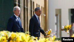 Barack Obama i George W. Bush