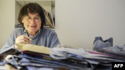 Французский художник Жан Кабю, карикатурист издания Charlie Hebdo.