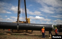 Gasovod "Turski tok" deo je dugoročne ambicije Rusije da na minimum svede transport gasa kroz Ukrajinu izgradnjom alternativnih pravaca kao što su, pored Turskog toka i Severni tok 1 i 2 (fotografija sa izgradnje 'Turskog toka' u Srbiji)