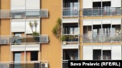 Projekat "Priče s balkona, priče s Balkana" organizacije ATAK iz Podgorice prilagođava teatar uslovima pandemije... 