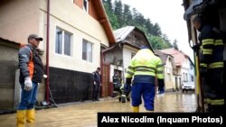 Mai multe străzi și locuințe au fost inundate în cartierul Schei din municipiul Brașov. Miercuri, 28 mai 2025. 