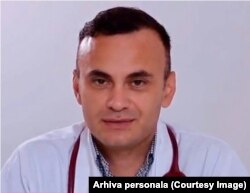 „Nu e o problemă, din punct de vedere medical să ne vaccinăm antigripal din septembrie și să fim pregătiți pentru a începe administrarea dozei trei de vaccin anti-Covid, etapizat, pe categorii de risc, din octombrie”, spune medicul Adrian Marinescu.