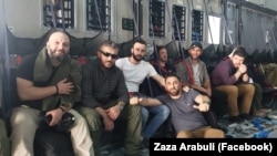 15 აგვისტოდან 20 აგვისტომდე საქართველოს მოქალაქეების ეს ჯგუფი აეროპორტამდე მისვლას ვერ ახერხებდა. მთელი ამ ხნის განმავლობაში ისინი ქაბულთან ახლოს მდებარე ბაზაზე უსაფრთხოდ იმყოფებოდნენ.