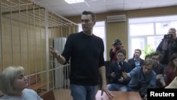 Алексей Навальный отвечает на вопросы Радио Свобода в суде 