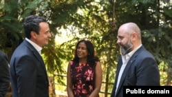 Zamenik pomoćnika sekretara odbrane SAD za evropsku i NATO politiku, Dejvid Bejker, otpravnik poslova u Ambasadi SAD, Anu Pratipati, i vršilac dužnosti premijera Kosova Albin Kurti.