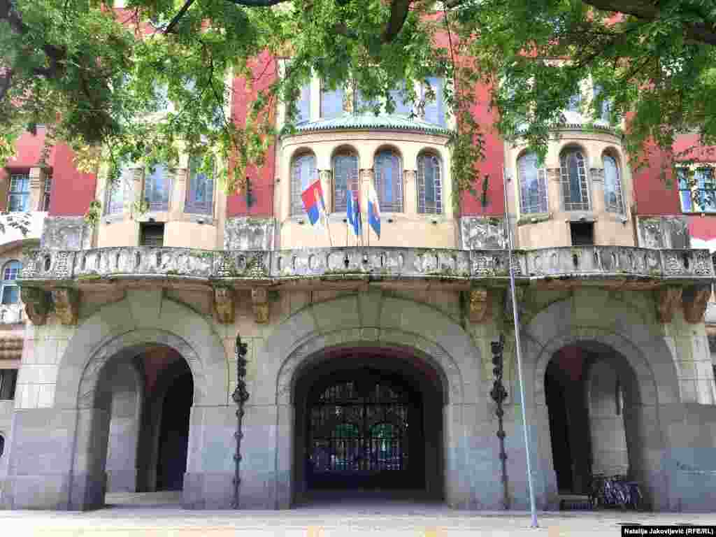 Najupečatljivi simbol Subotice je Gradska kuća, najznačajnije delo budimpeštanskih arhitekata Marcela Komora i Dežea Jakaba.