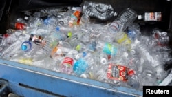 Reciclarea PET-urilor cumpărate de la orice magazin va deveni obligatorie, cel târziu, din aprilie 2022