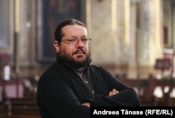 Laurențiu Gheorghe, lector la Facultatea de Filosofie a Universității din București, absolvent de teologie ortodoxă.