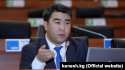 Жанарбек Акаев.