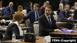 Potpredsjednica i predsjednik Federacije BiH Melika Mahmutbegović i Marinko Čavara na sjednici Parlamenta BiH (Arhivska fotografija)