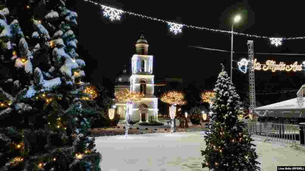 Clopotnița și Catedrala din Chișinău în perioada sărbătorilor de iarnă