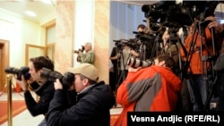 Fotografija iz arhive - fotografi, kamermani i novinari na pres konferenciji u Beogradu, 6. februar 2013.