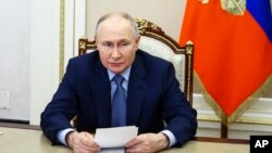 Observatorii spun că alegerile prezidențiale din Rusia nu aduc o competiție reală ci sunt mai degrabă un referendum de validare a politicilor lui Putin, inclusiv decizia de invadare a Ucrainei.