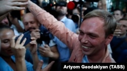 Иван Голунов след като е освободен, а разследването срещу него - прекратено