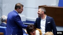 Вносители на промените са Стансислав Анастасов („ДПС – Ново начало“) и Делян Добрев (ГЕРБ). Снимката е от февруари 2025 г.