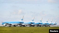 Авиони на аеродромот во Амстердам, април 2020