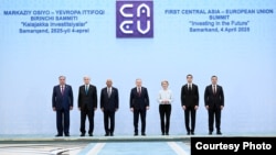 Dvodnevni samit na kojem učestvuju lideri Kazahstana, Kirgistana, Tadžikistana, Turkmenistana i Uzbekistana dolazi u vrijeme dok se tradicionalni saveznik Rusija i susjedna Kina bore za uticaj, dok region takođe očekuje dublje veze sa Zapadom.