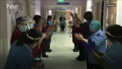 "Радвам се, че го направих". Първите вече се ваксинираха