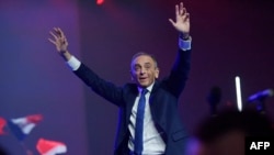 Éric Zemmour, o personalitate TV din Franța, care a fost condamnat de două ori din cauza discursurilor care instigau la ură, este pe locul patru în sondaje.
