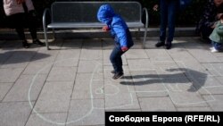 Общо на второто класиране са участвали 14 932 деца, а родителите на 1712 от тях са заявили преместване, което означава, че вече са имали място в ясла или градина