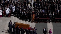 VIDEO | No comment Finalul slujbei de înmormântare a Papei Francisc