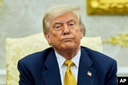 Президент Дональд Трамп во время встречи с кронпринцем Бахрейна Салманом бин Хамадом Аль Халифой в Овальном кабинете Белого дома. Вашингтон, США, 16 июля 2025 года