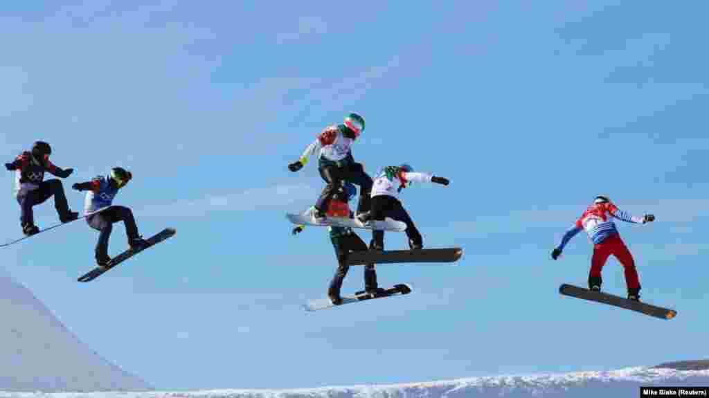 Сноубординг: П&rsquo;єр Вольтер із Франції, Джеррид Гаґ із Австралії, Реґіно Хернандез з Іспанії, Нік Баумгартнер зі США, Мік Дірдорф зі США та Алекс Паллін із Австралії змагаються у чоловічому фіналі зі сноубордингу.&nbsp;П&rsquo;єр Вольтер виборов золоту медаль,&nbsp;Джеррид Гаґ&nbsp;&ndash; срібну,&nbsp;Реґіно Гернандез&nbsp;&ndash; бронзову &nbsp;