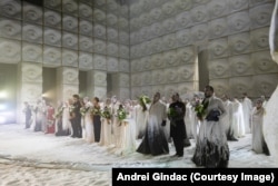 Finalul spectacolului Oedip de la ONB.