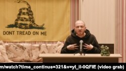 Рапърът Оксиморон по време на представлението