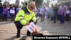 Вицепрезидентът на КНСБ Тодор Капитанов по време на протеста шофьорите от градския транспорт в София, 14 май 2025 г.