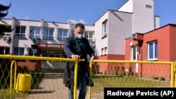 Osnovna škola Branko Ćopić u Banjaluci bila je prvi klaster u BiH. Ova škola je zbog zaraze jednog učenika bila privremeno zatvorena 5. marta