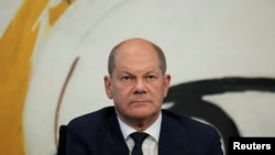 Njemački kancelar Olaf Scholz obraća se medijima nakon koalicionog odbora stranaka SPD, Zelenih i FDP o novom paketu mjera pomoći za suzbijanje rasta cijena energije u Berlinu, 4. septembra 2022.