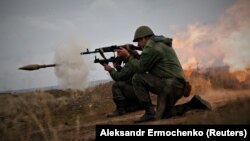 Rezervistët e separatistëve në lindje të Ukrainës duke u trajnuar në afërsi të qytetit Luhansk. 23 shtator 2021.