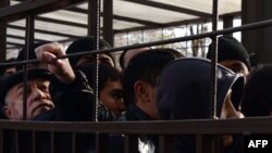 Очередь в один из офисов ФМС России в Москве