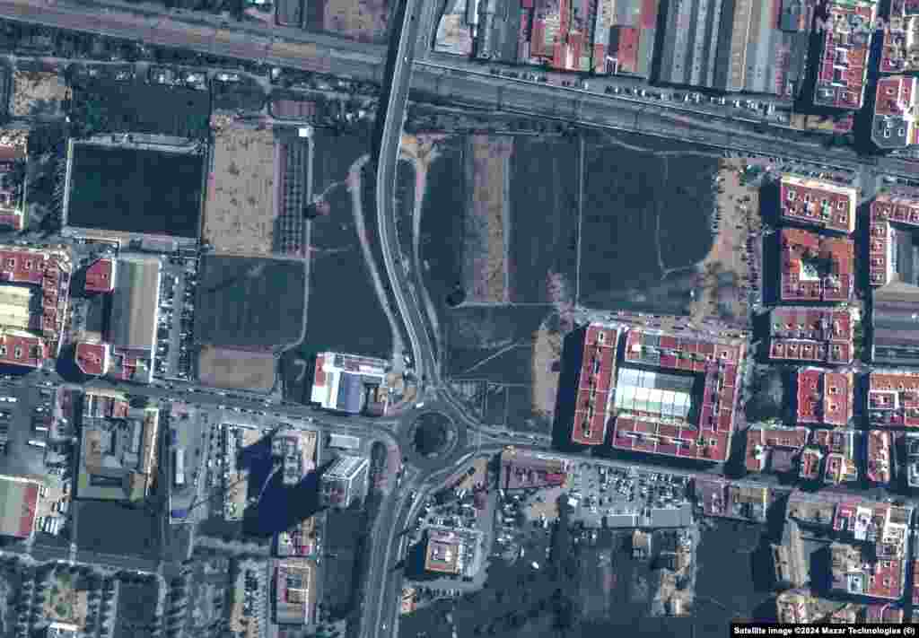 Zone rezidențiale și câmpuri înainte de inundații, La Torre, în regiunea Valencia. Imaginea a fost luată la 18 octombrie 2024. Zone rezidențiale inundate și mașini pe câmpuri, La Torre. Imagine surprinsă din satelit pe 31 octombrie 2024. &nbsp;