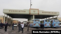 Пункт пропуска на границе Кыргызстана и Узбекистана