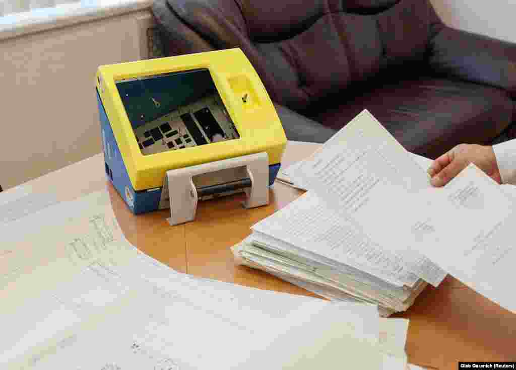 Најим за Ројтерс изјави дека фабриката е во премногу лоша ситуација за да го рестартира производството на вентилатори, но рече: &bdquo;На сите ќе им овозможиме пристап до оваа документација затоа што разбираме дека е криза&ldquo;. Бројот на случаи на коронавирус во Украина достигна 549, со 13 смртни случаи, на 31 март. &nbsp; &nbsp;