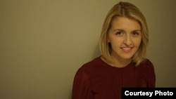 Елена Б. Ставревска, докторант на политички науки и истражувач во областа на мировни студии.