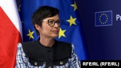 Marta Kos, az Európai Unió bővítési biztosa Prágában, 2025.április 28-án