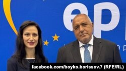 Мария Габриел и Бойко Борисов преди избора на зам.-председатели на Европейската народна партия на конгреса ѝ във Валенсия, Испания