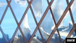 Вид на небо Астаны из окна Дворца мира и согласия. 