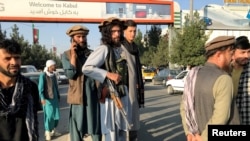 Бойци на талибаните по улиците на Кабул