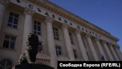 Достъп до всички съдебни в сгради в страната до 13 април ще имат само магистратите, адвокатите, вещите лица, преводачте и гражданите, ангажирани с делата, които се разглеждат и в рамките на извънредното положение