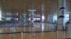 Sala de plecări fără pasageri de la Aeroportul Ben Gurion din apropiere de Tel Aviv pe 13 iunie 2025, după ce Israelul și-a închis complet spațiul aerian.