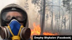 Доброволец, помагащ в гасенето на пожара до Чернобил