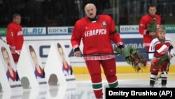 Lukašenko je dugo bio strastveni igrač hokeja na ledu.